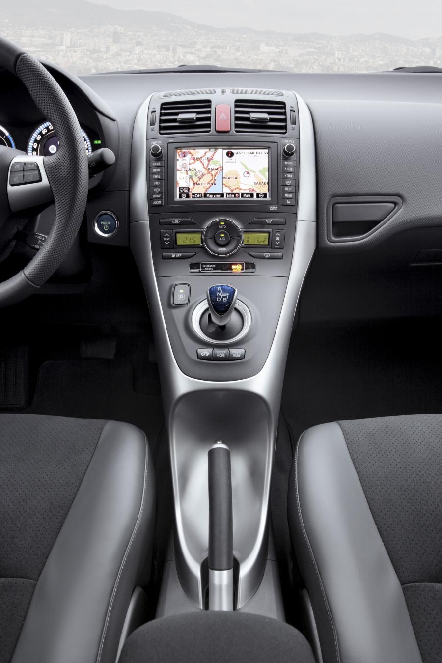  Toyota Auris HSD 2010 года  (фото 32 из 111)
